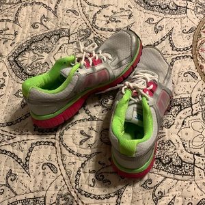 Nike Dual Fusion tennis shoes. Size 8.5. Excellent condition.